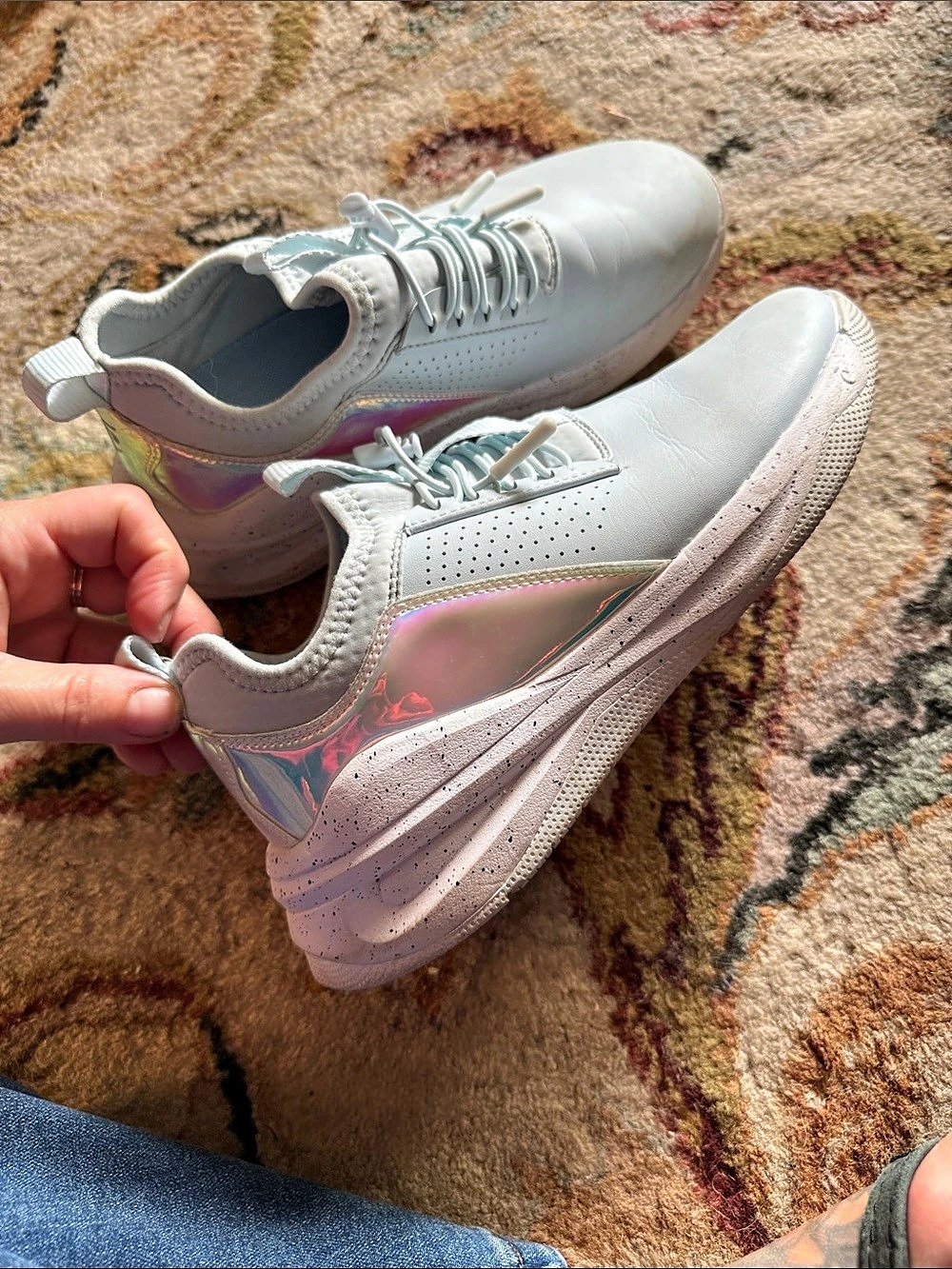 Clove comfortable nursing shoes
White & Pink holographic US 6